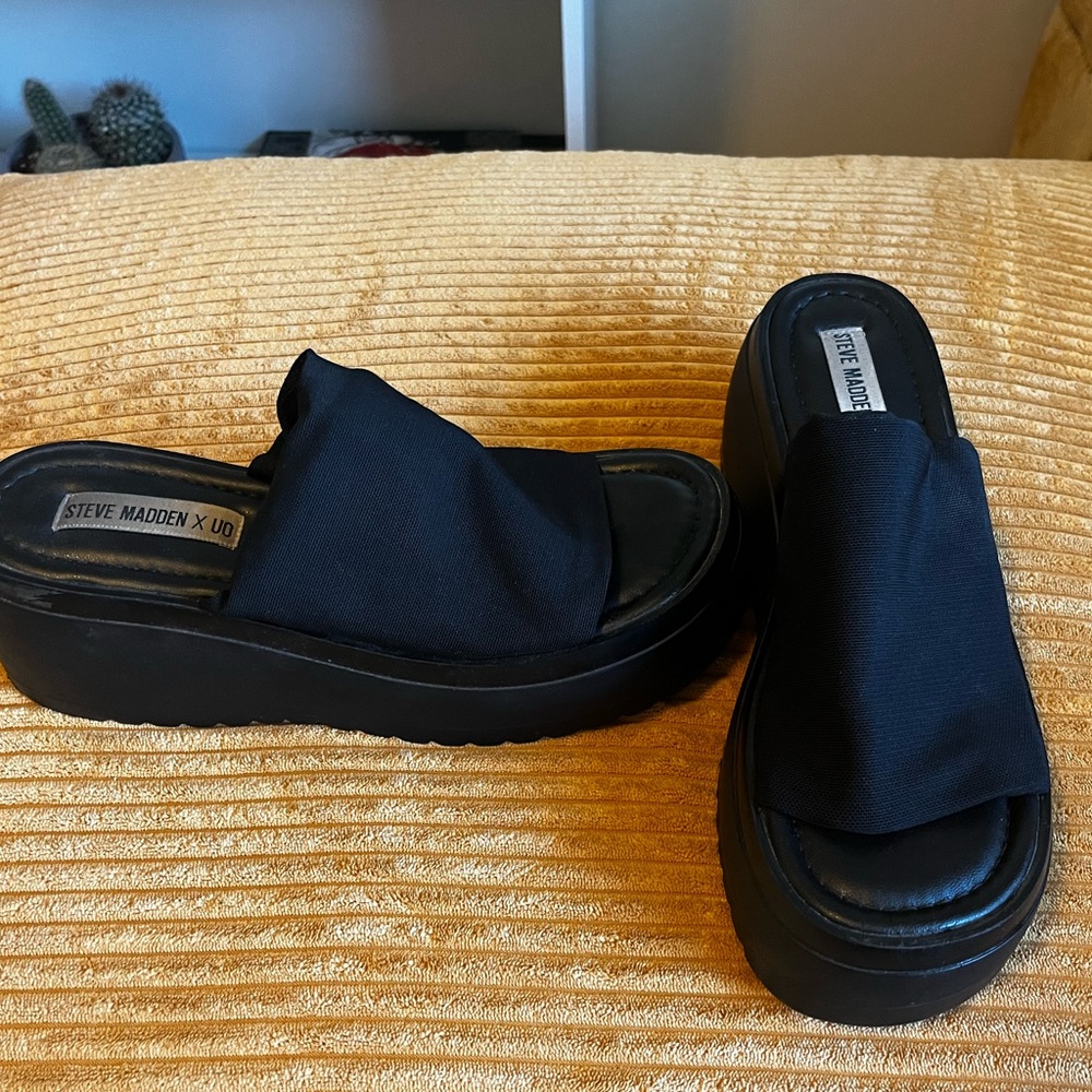 Steve Madden Urban Outfitters Exclusive Scrunchy Platform Sandal Black 9